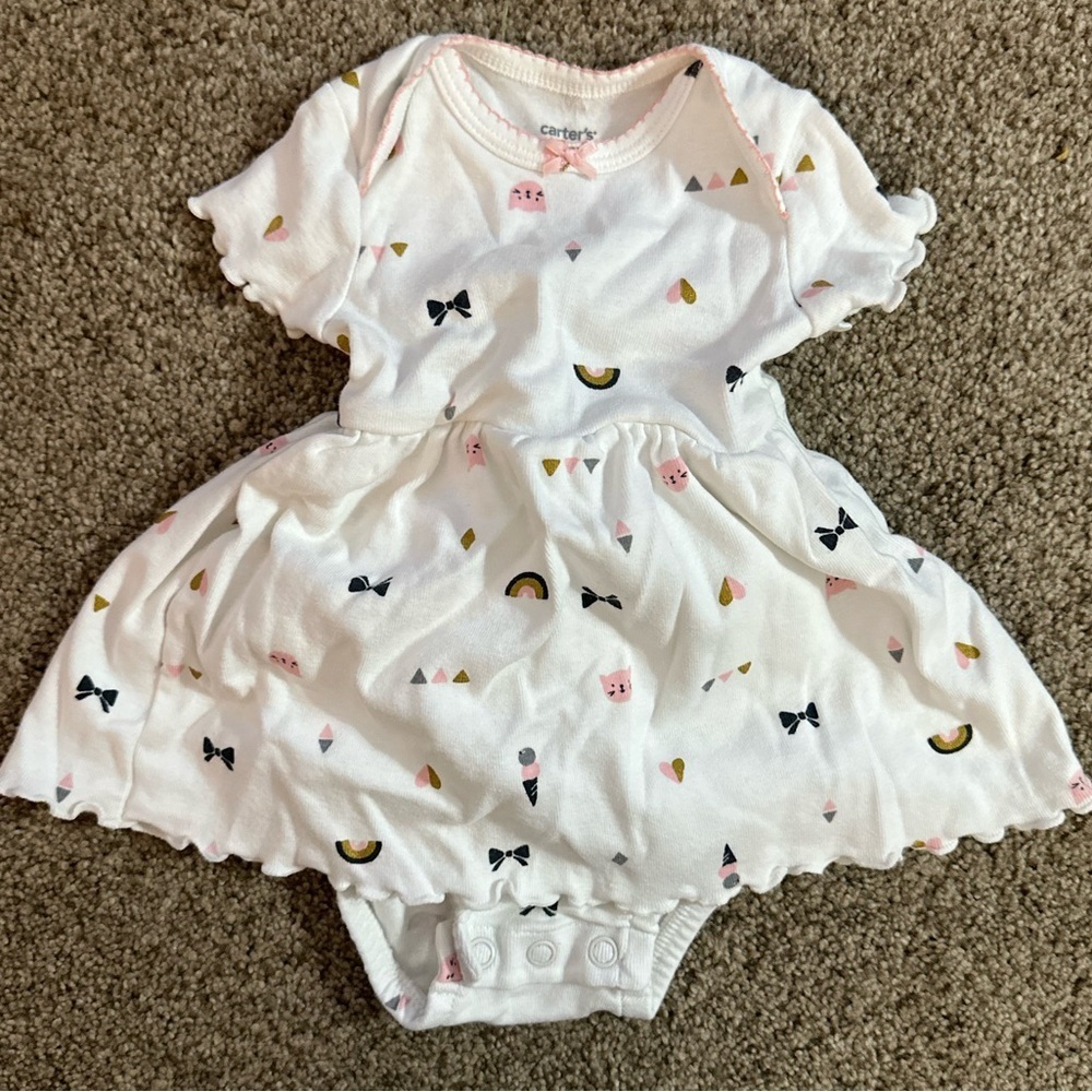 Carter’s Ultra Soft Baby Girl Onesie Dress EUC size 3
months
Bun MM